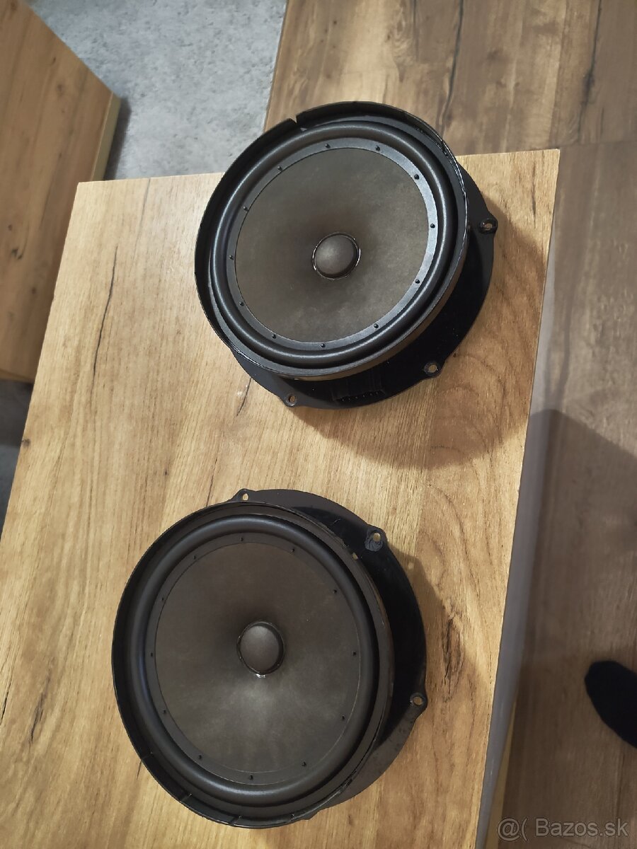 Reproduktory na golf