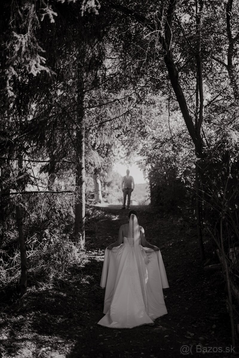 Saténové svadobné šaty