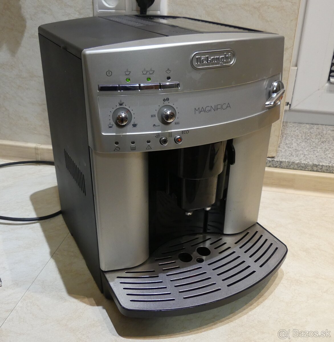 Delonghi Magnifica vo vybornom stave, plne funcny