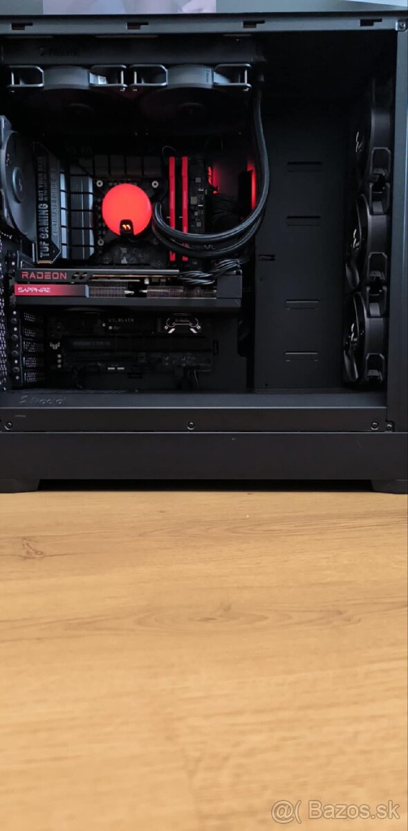 Novoposkladany vykonny PC na pracu a hry.