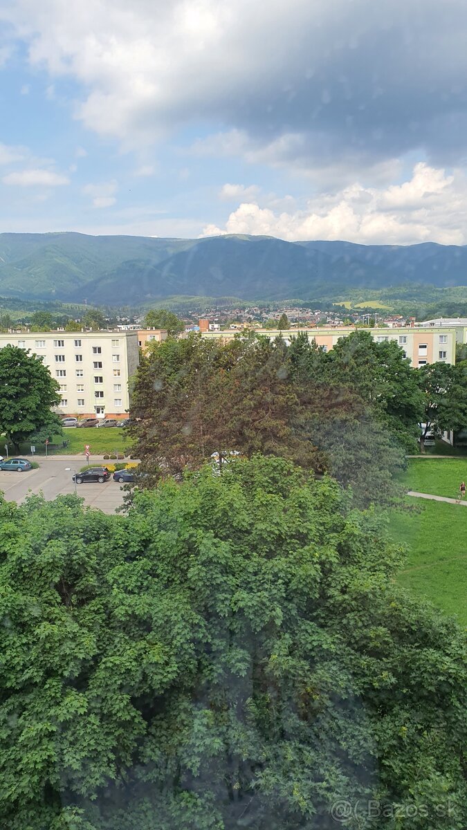Ponúkam na predaj 4 izbový byt na Severe.