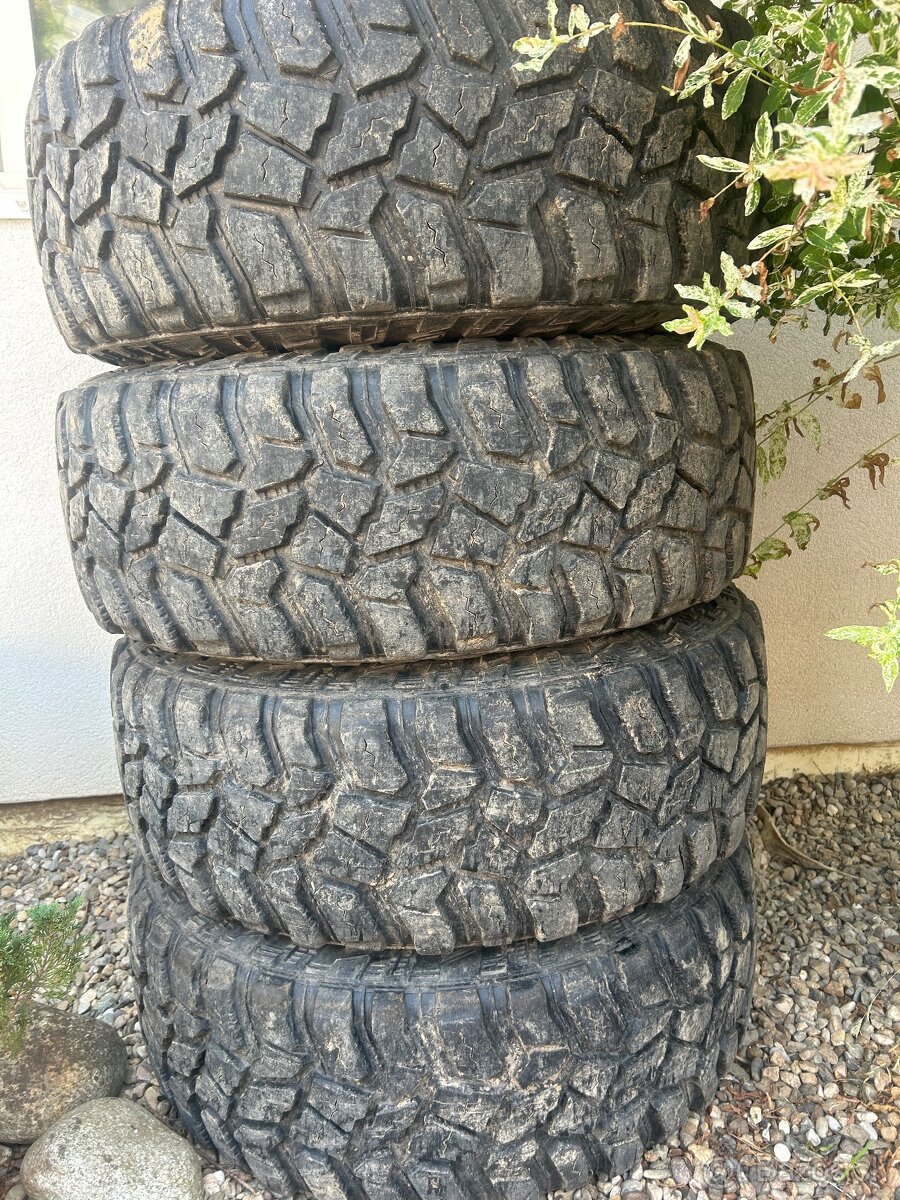 Stt cooper discoverer pro 285/70 r17
