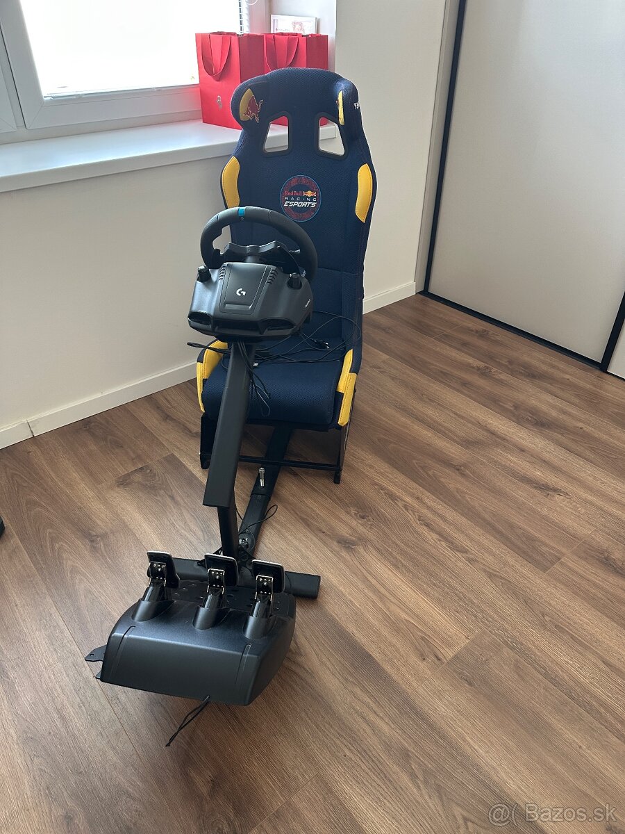 Logitech G923 - závodný volant a pedále pre PlayStation a PC