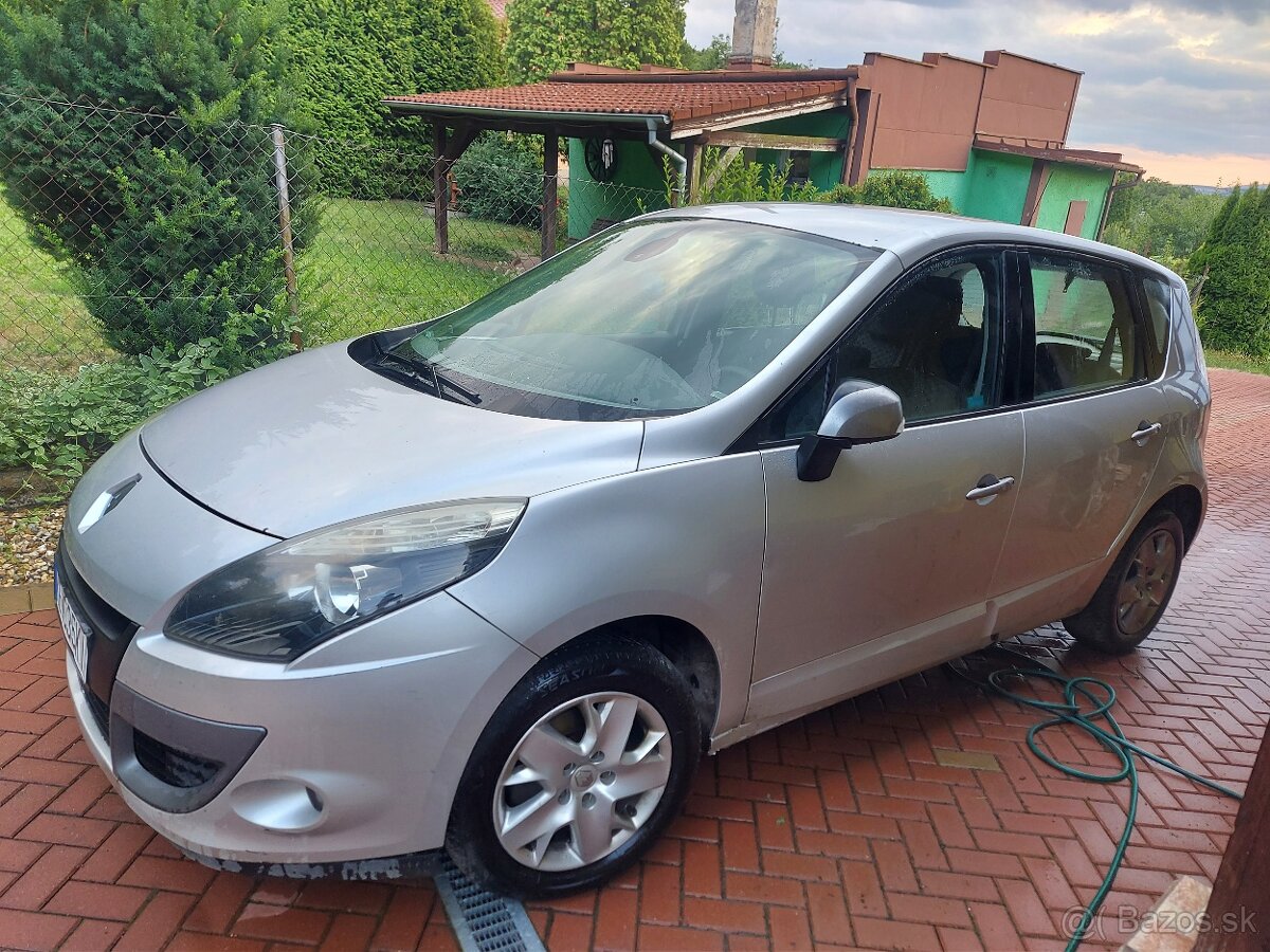 Renault scenic 2011 96kw 299000km