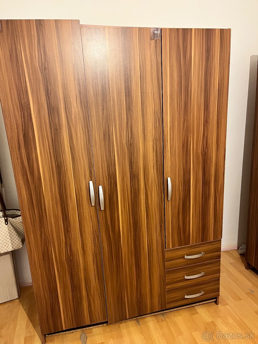Skriňa a postele