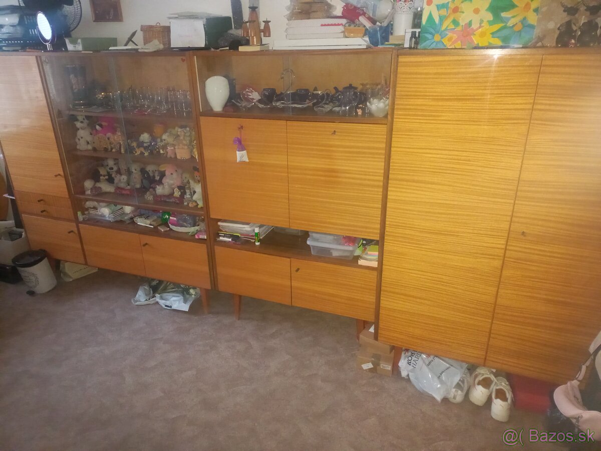 Retro obyvacia stena