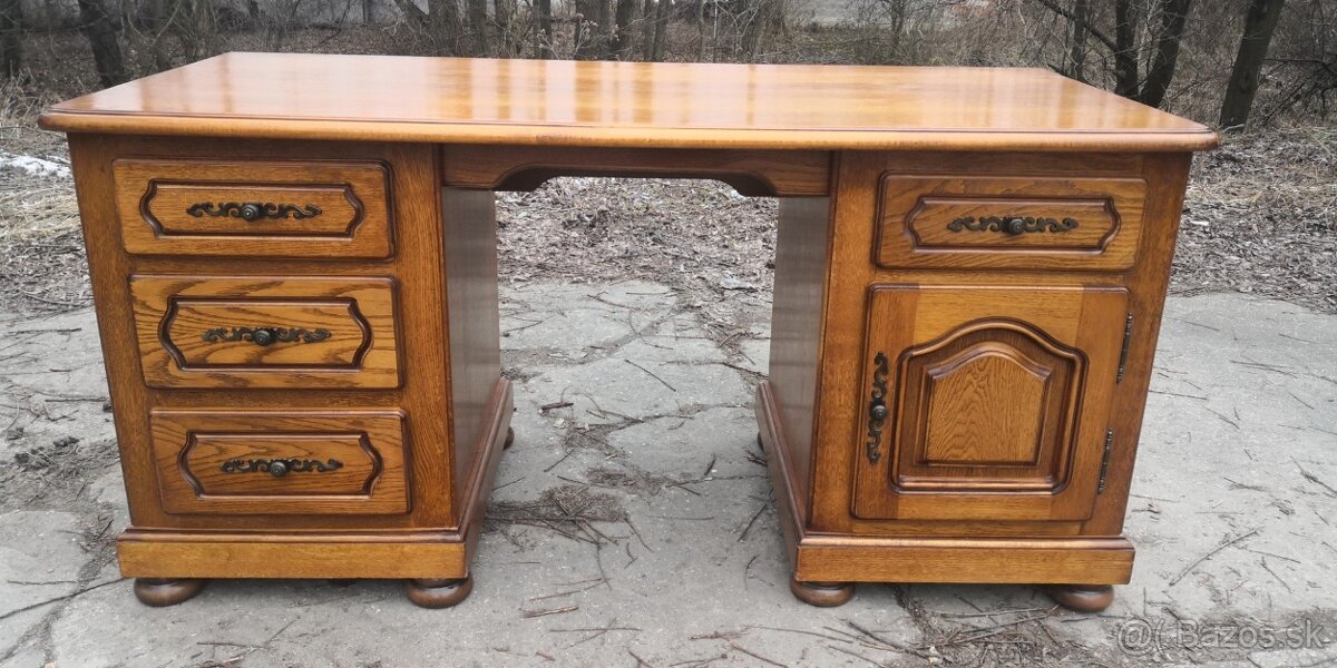 Rustikálny masivný písací stôl