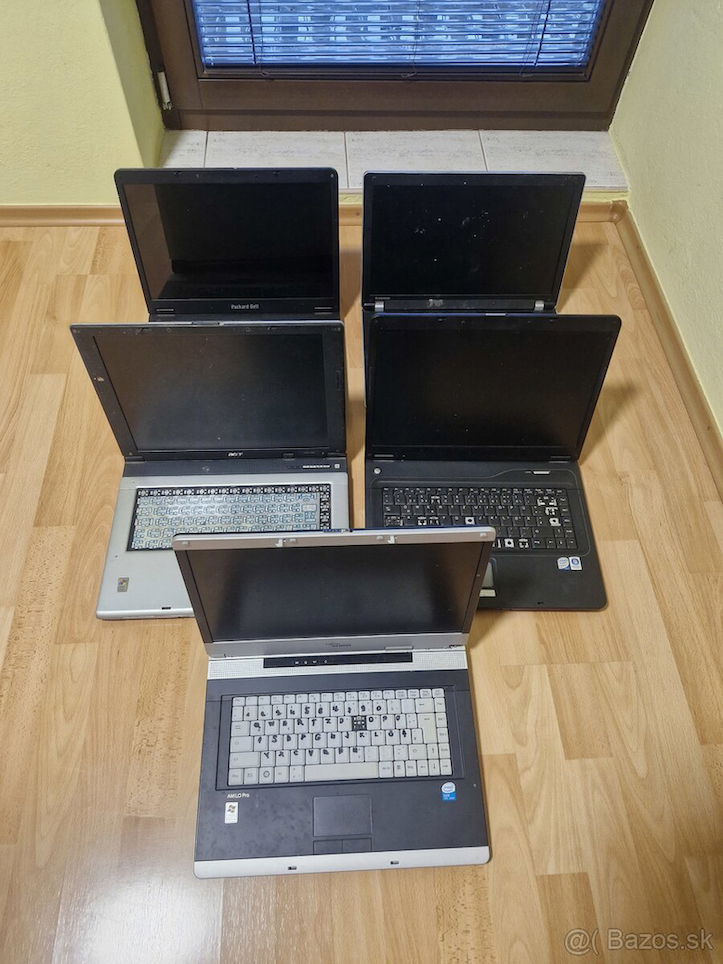 Predám notebooky na náhradné diely