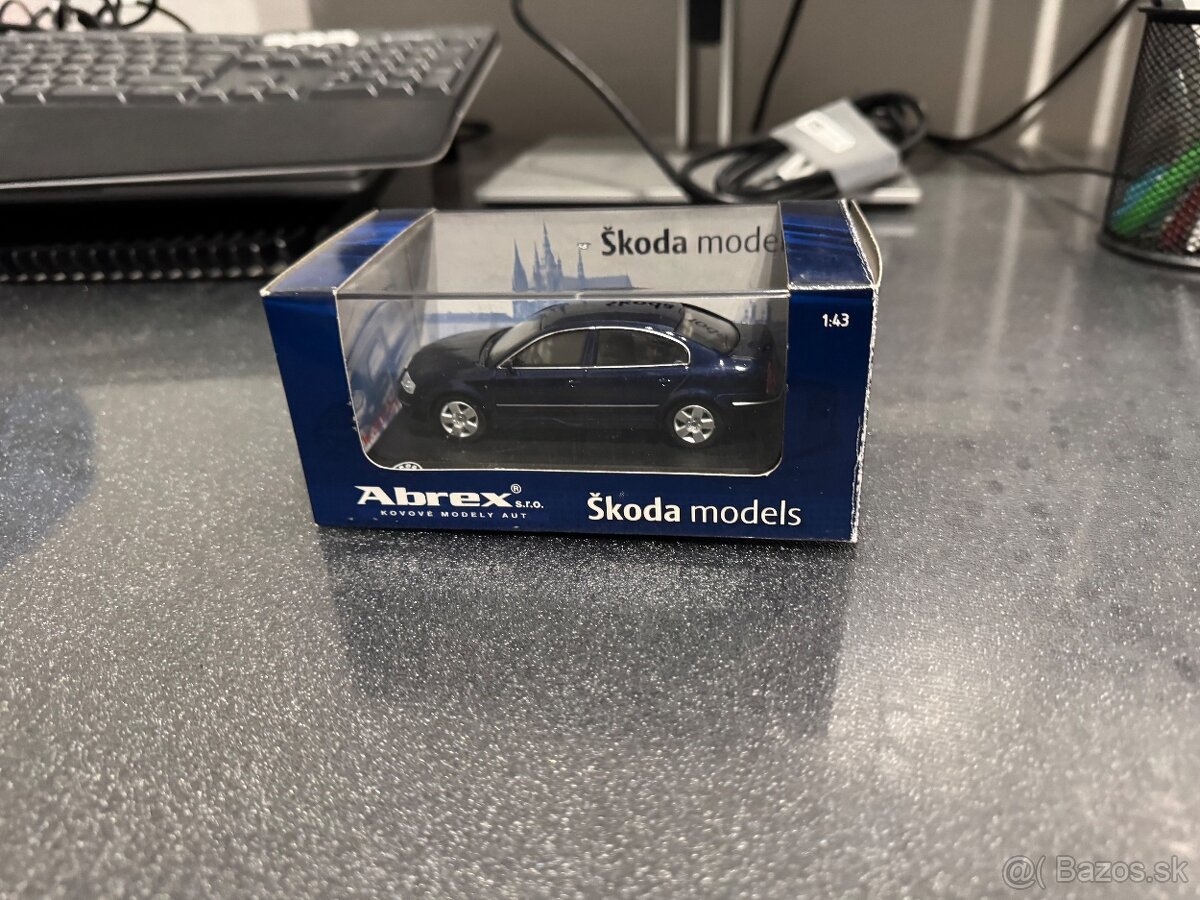 Škoda Superb modrá - 1:43 - Abrex