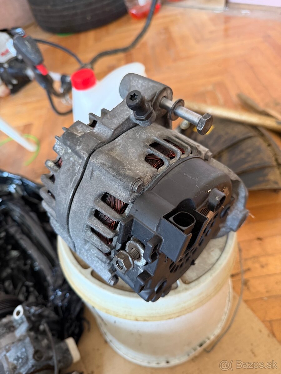 Alternátor BMW 330d N57