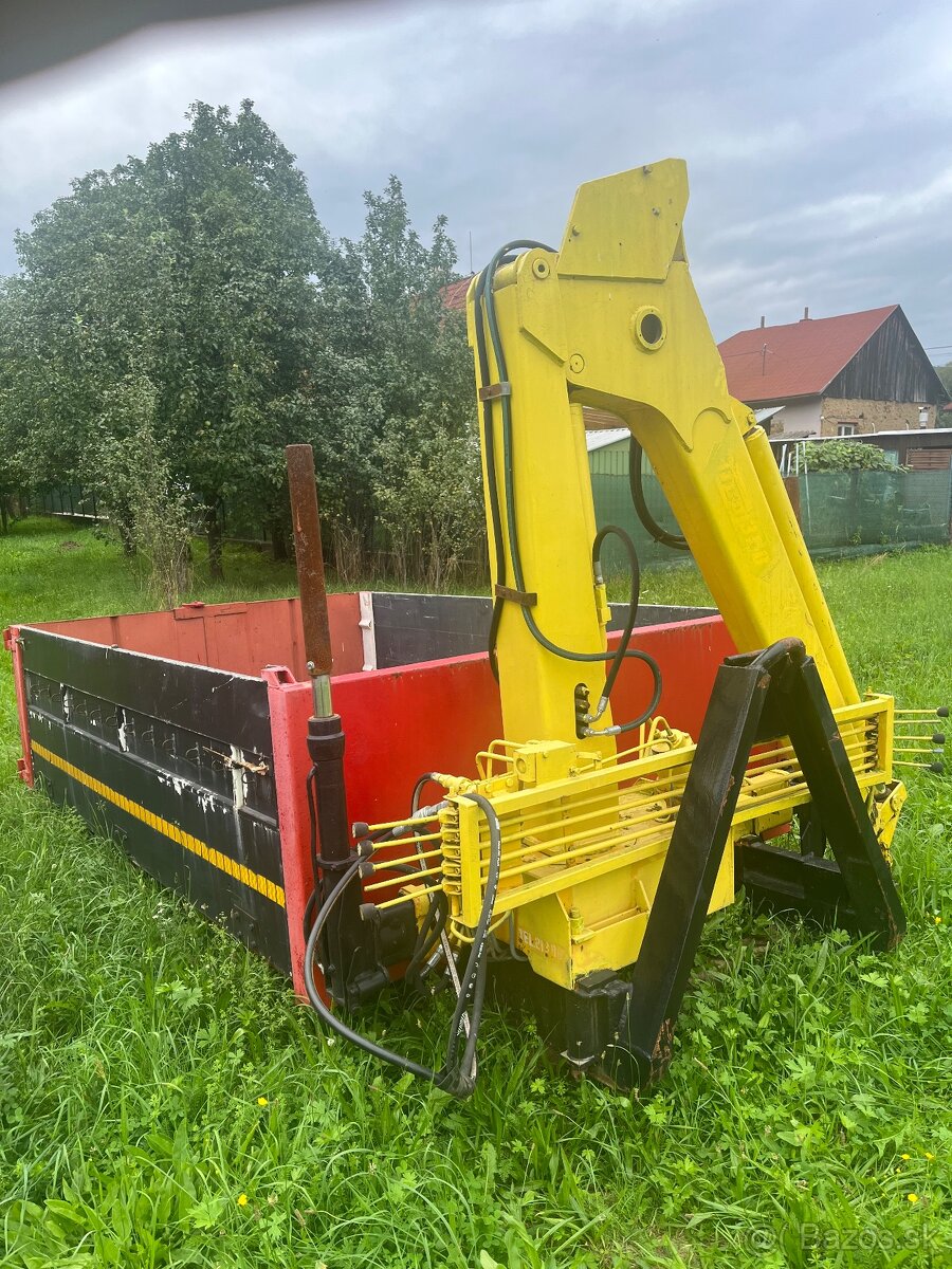 Hákový kontajner s hydraulickou rukou