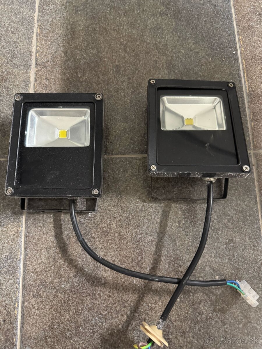 Dve LED svetla 10W - reflektory