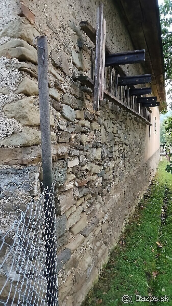 Kameň zo starého domu.