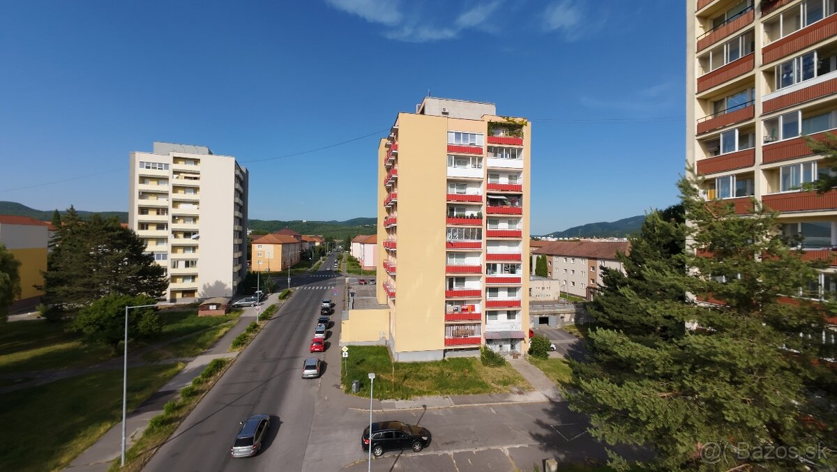 Na predaj 2-izbový byt s tromi balkónmi v tichej lokalite