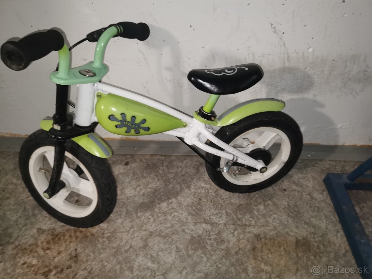 Pedám chlapčenské odrážadlo