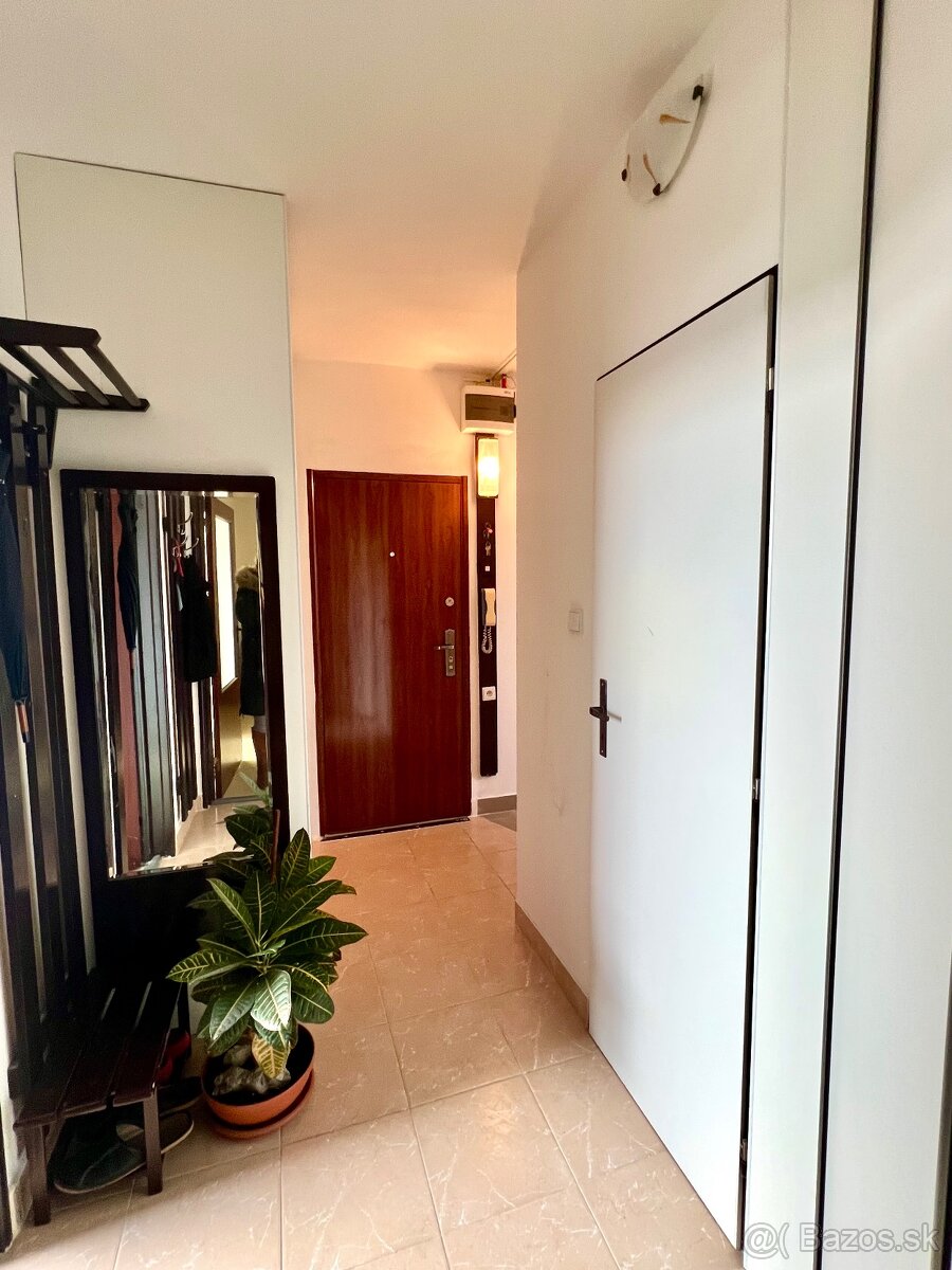 SIMI real - 3 izbový byt s balkónom blízko centra