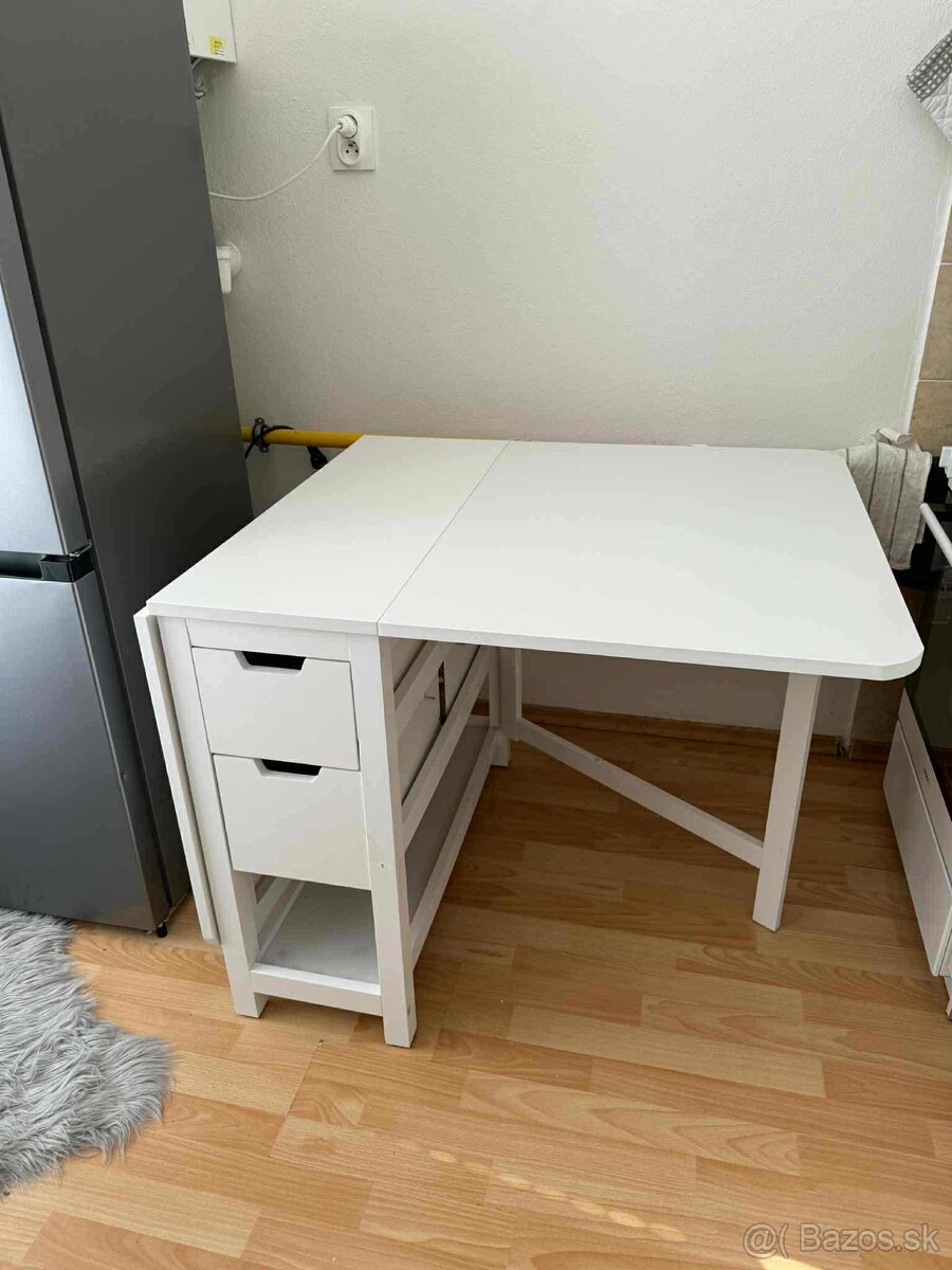 Skladací jedálenský stôl