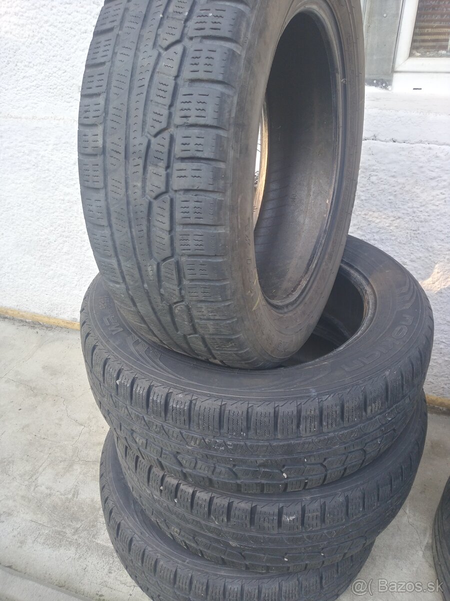 Pneo zimne 215 60 r17.