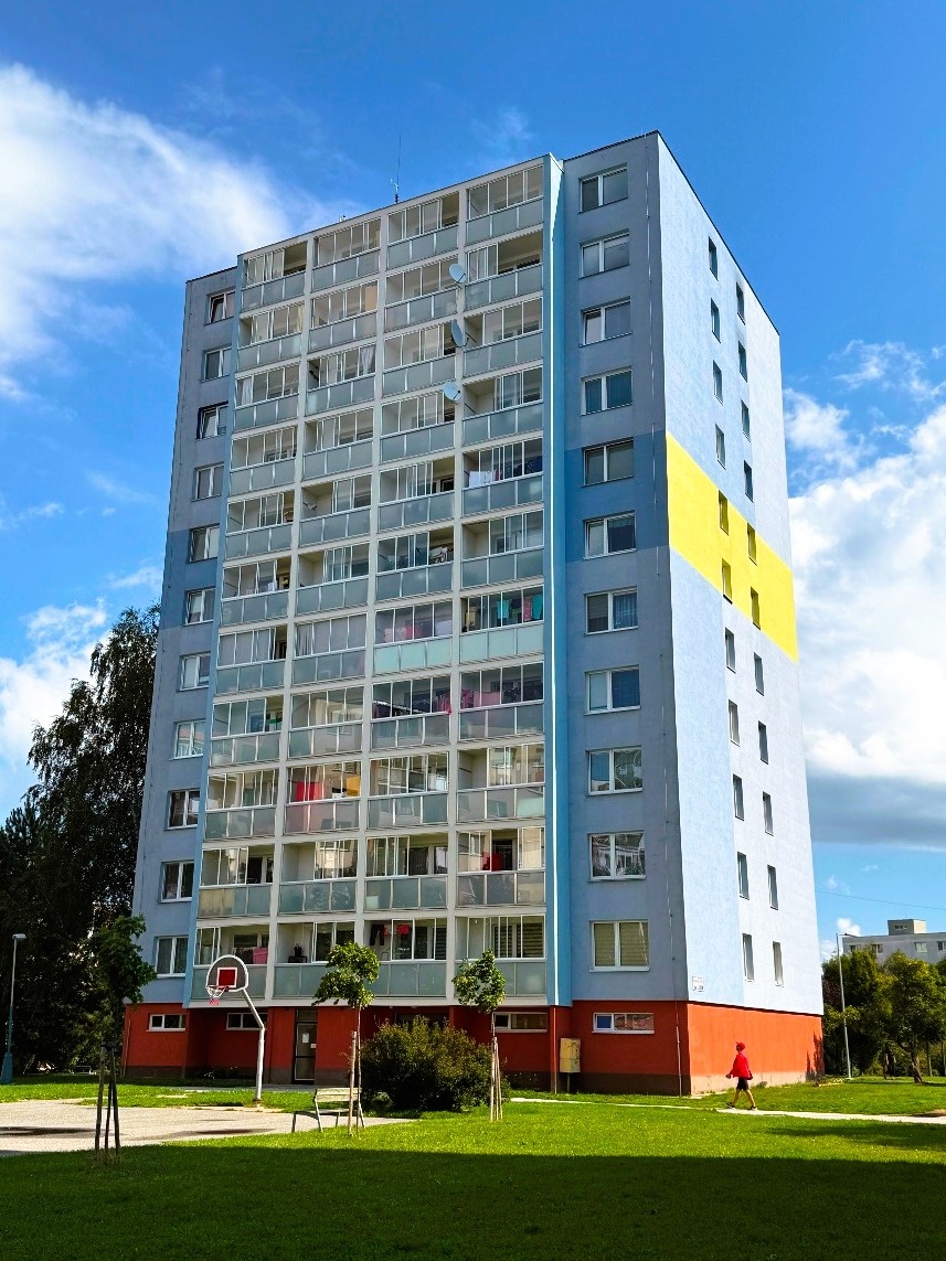 NA PREDAJ 3-izbový byt s 2 lodžiami