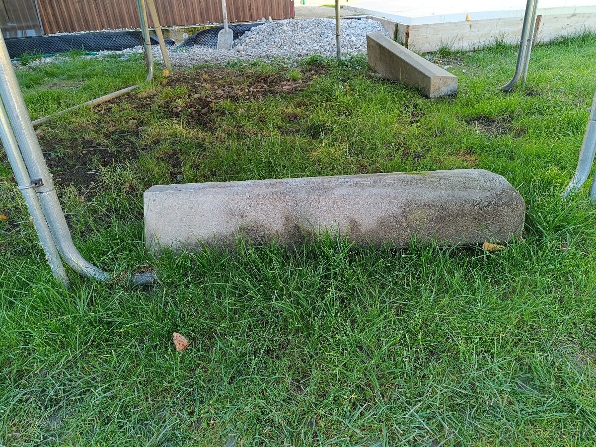 Cestný obrubník prechodový