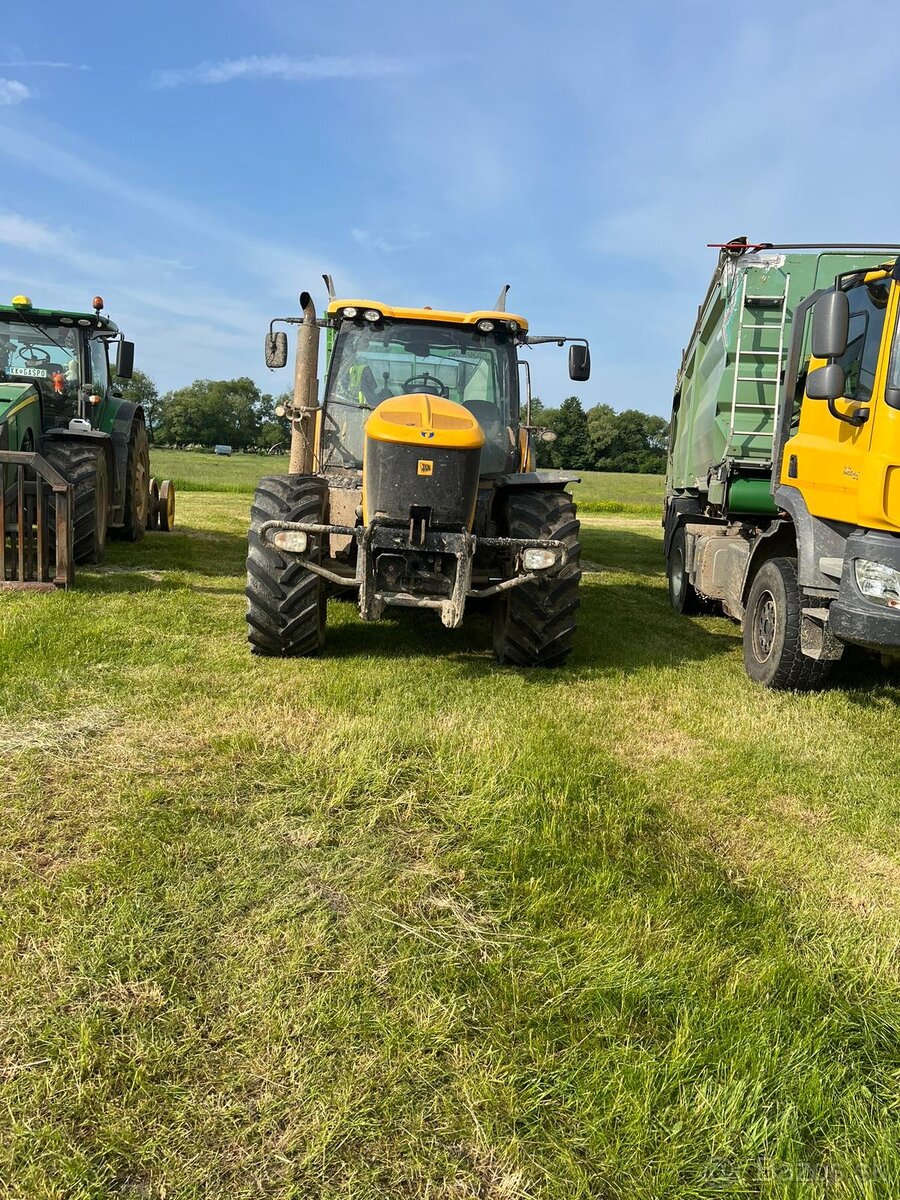 Predám JCB Fastrac 7230. Rok 2013 . Cca 21000mth.