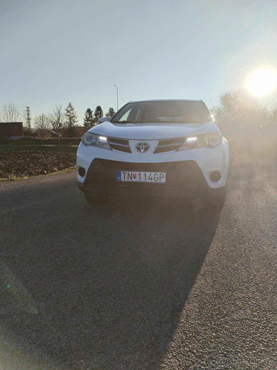 Toyota RAV4 2.0 nafta 91KW 4X4