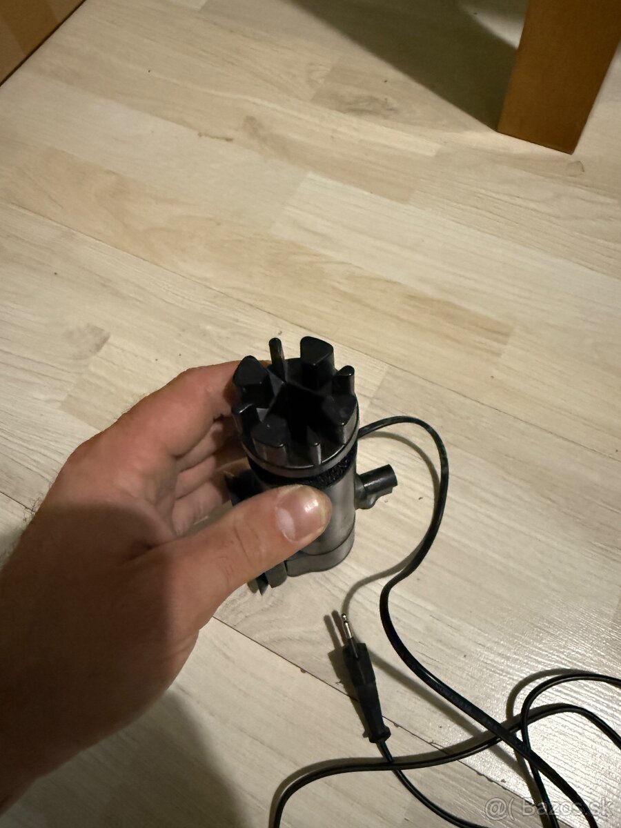 Zberače nečistôt z hladiny