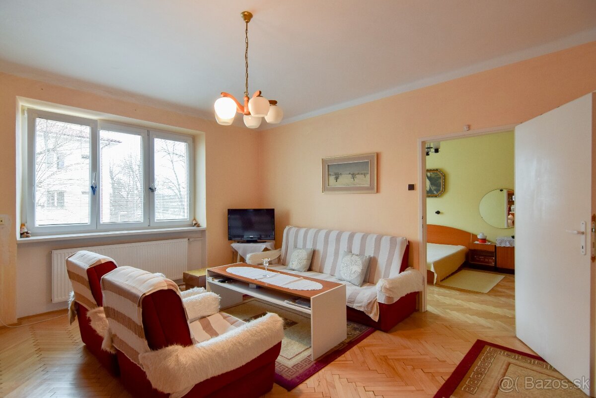 Priestranný byt s lodžiou, 76 m2 v Lučenci-Opatová