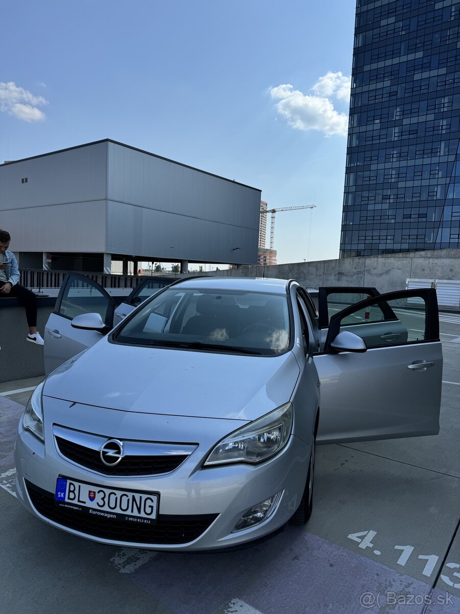 Opel astra j