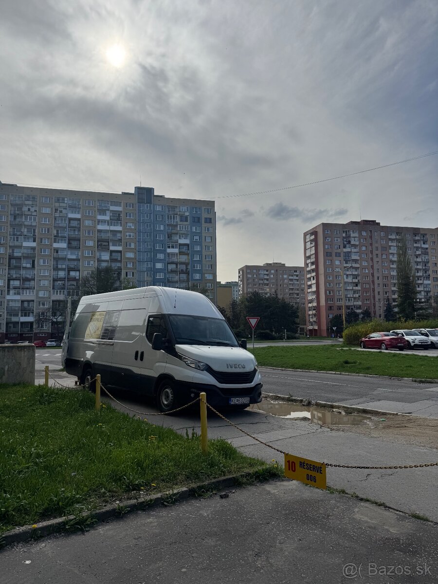 PROFESIONÁLNE SŤAHOVANIE VYPRATÁVANIE PREPRAVA MONTÁŽ KE