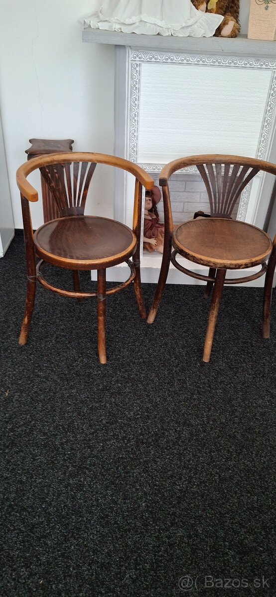 Thonet stoličky