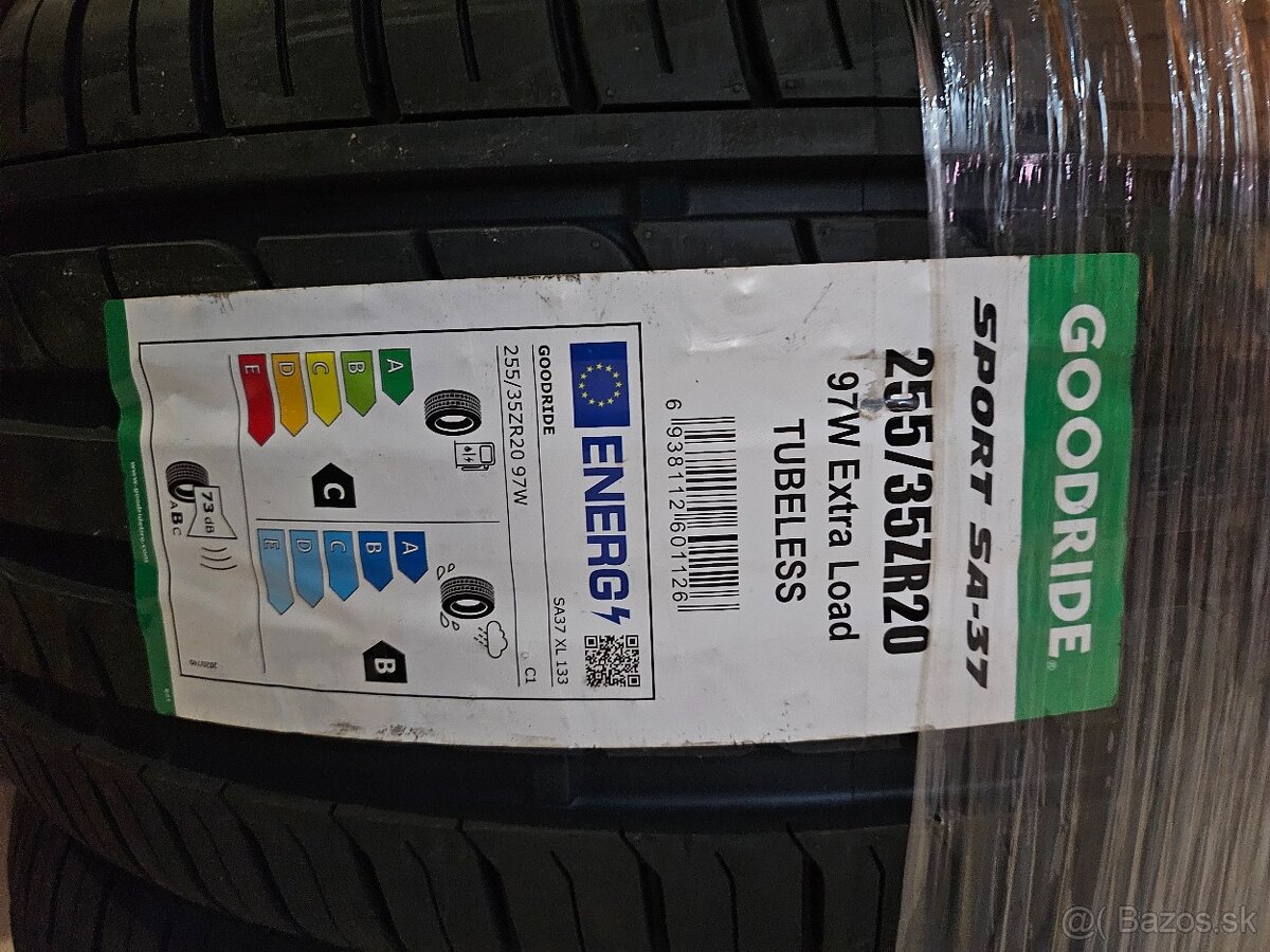 Nove letne gumy 255/35 R20