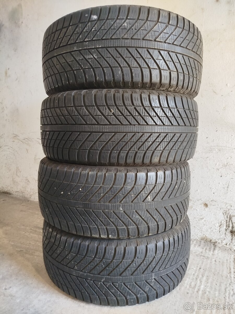 235/50/R17  Celoročné GoodYear