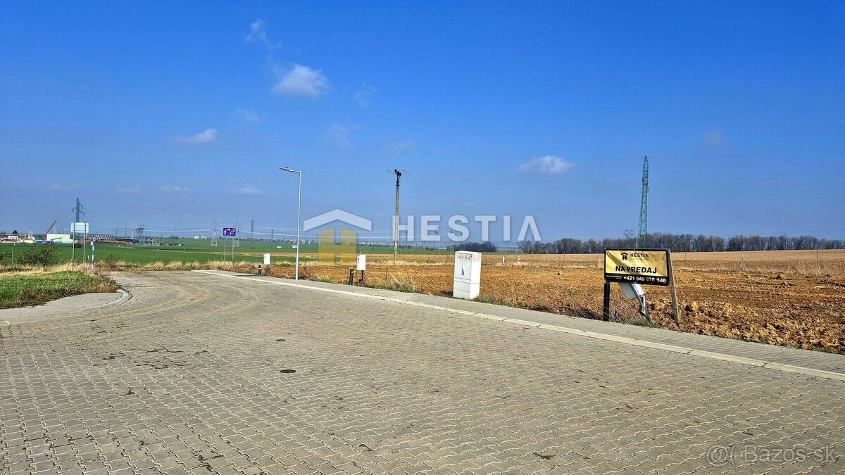 Stavebný pozemok 706 m2 v novo-vybudovanej lokalite Hlboké