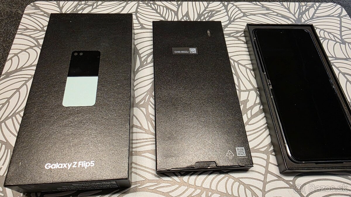 Predam (NOVY) telefon Samsug Flip 5