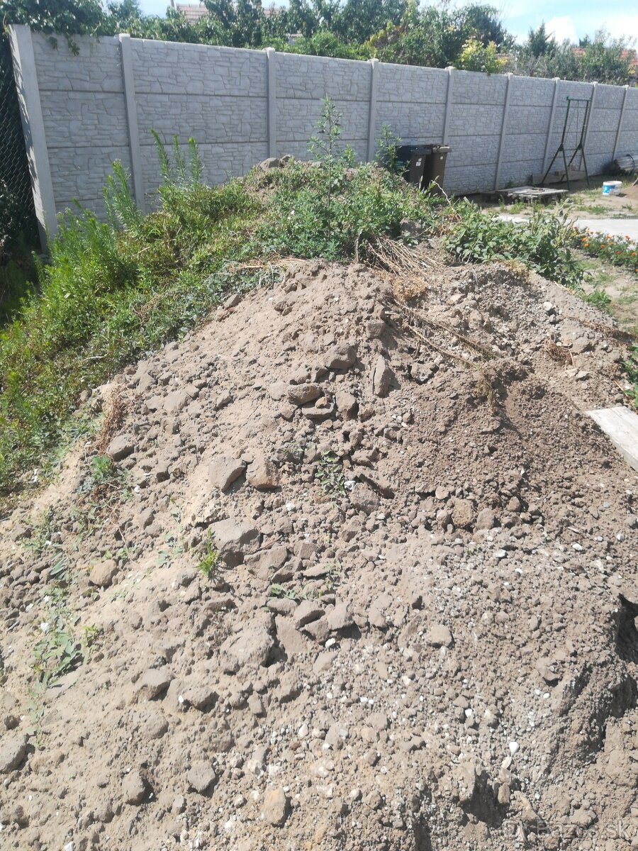 Darujem zeminu