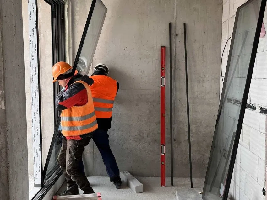 Hľadáme 2 montážnikov okien – Nemecko