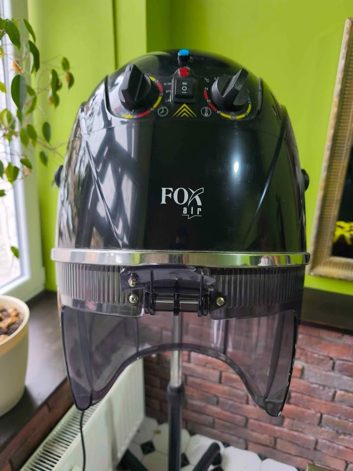 Sušiaca helma na vlasy na stojane s kolieskami