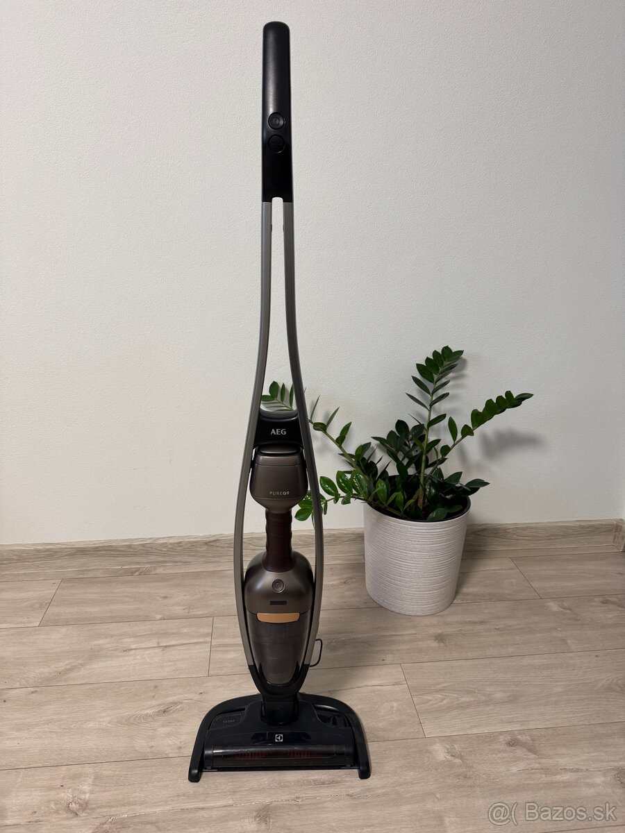 Predám tyčový vysávač AEG Pure Q9