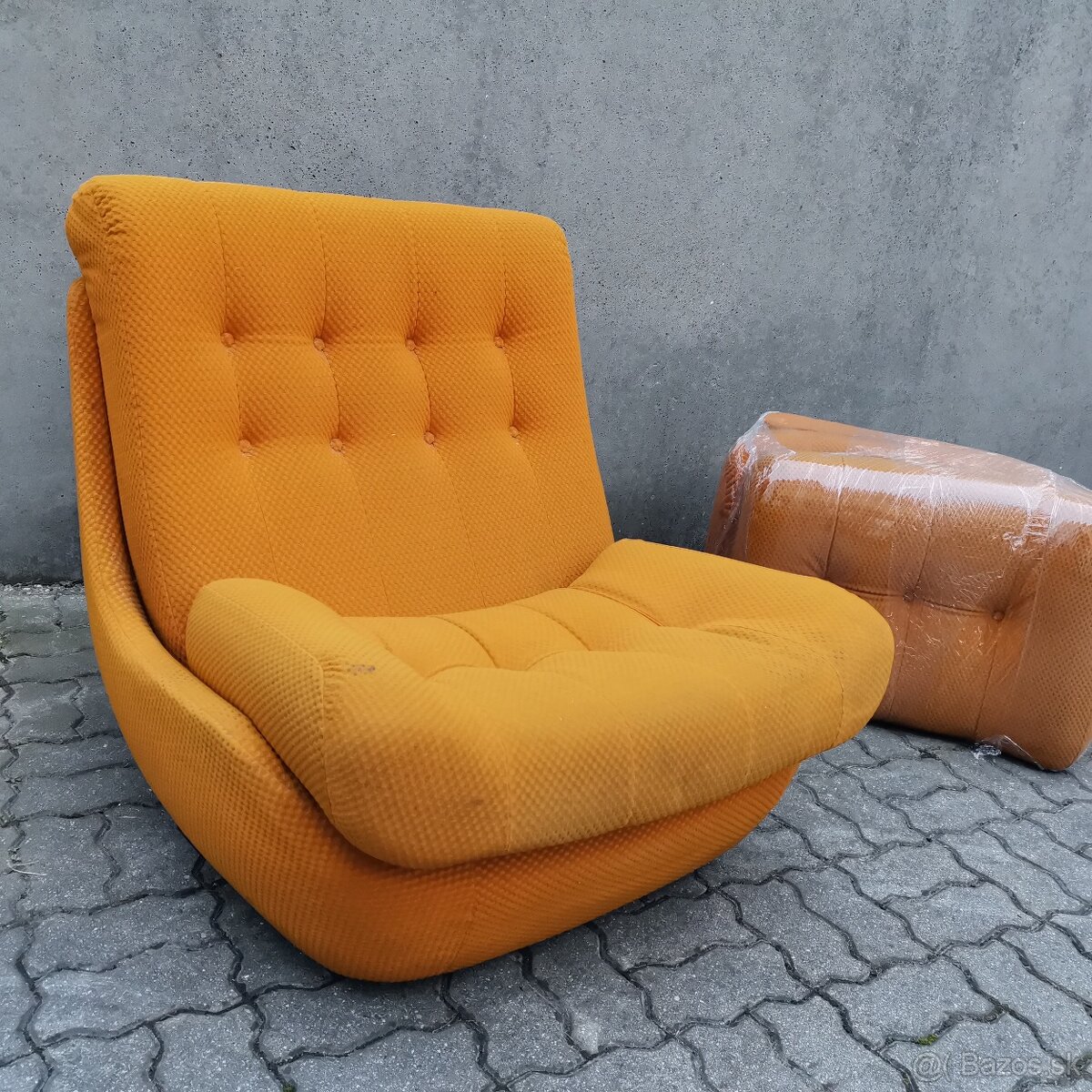 Legendarne Retro kreslo Atlantis + 3 vankuse Vintage