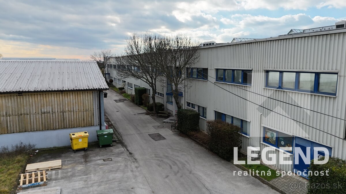 Kancelárske priestory Nové Mesto nad Váhom, 451 m2, parking