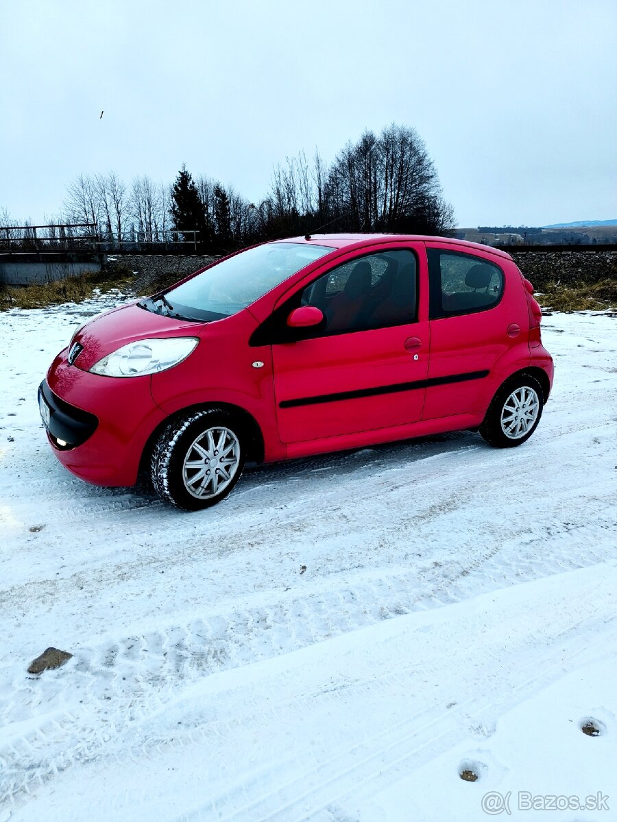 Peugeot 107 klíma, handsfree, kamery