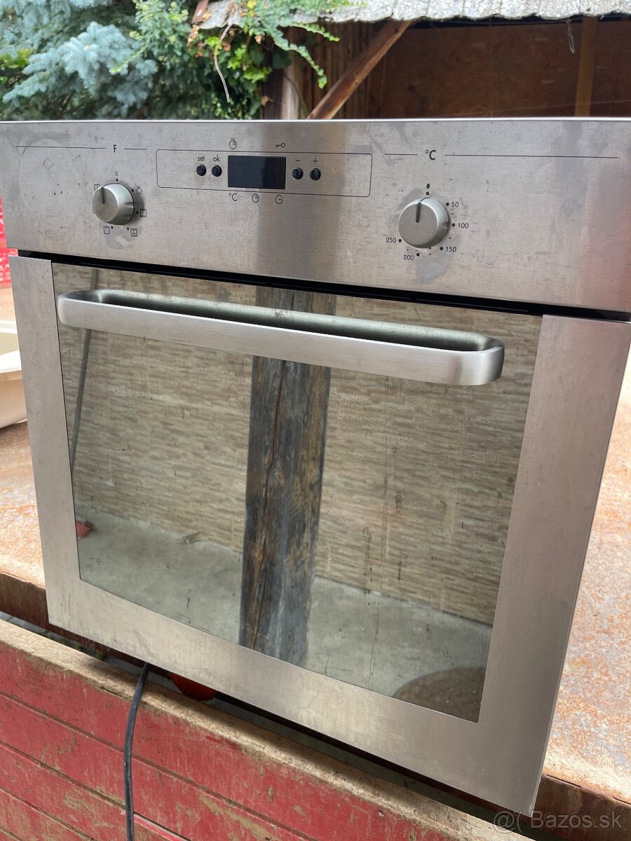 Predám elektrickú rúru Whirlpool