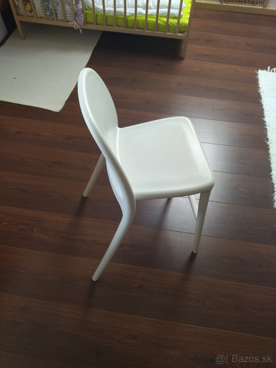 Jedálenská stolička