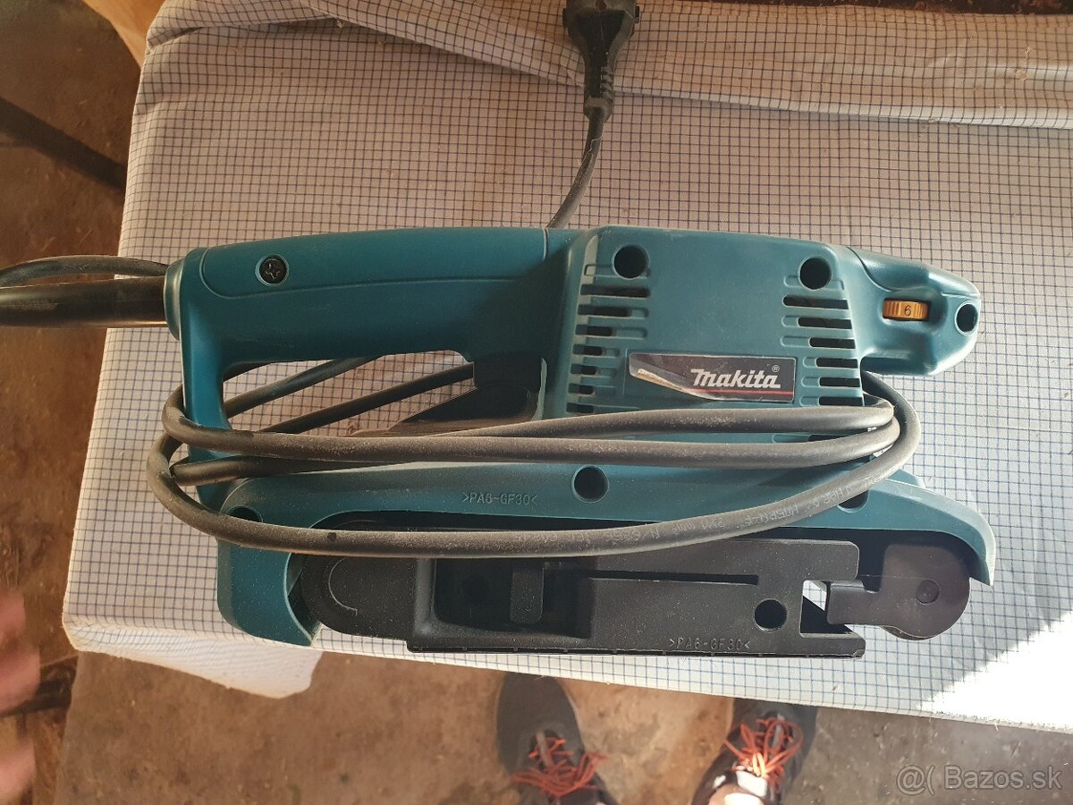 Makita 9911 pásová brúska