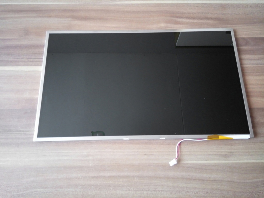 predám 15,6 palcový display (displej) , CCFL 30 pin