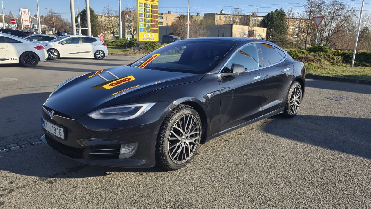Tesla Model S 100D,autopilot,měchy