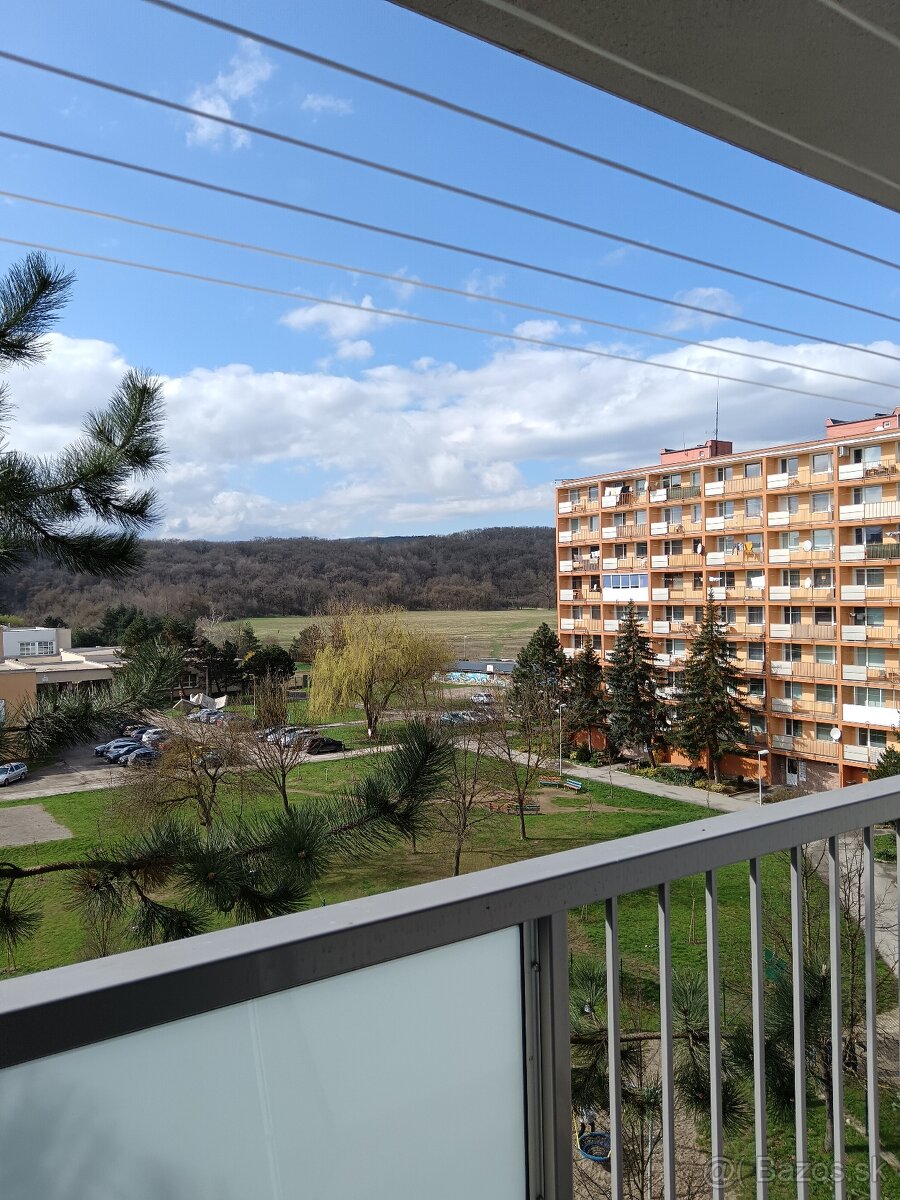 VEĹKÝ ŽIADANÝ 3izb S LOGGIOU Moldava nad Bodvou