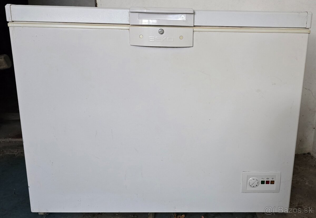 Beko pultová mraznička 230L