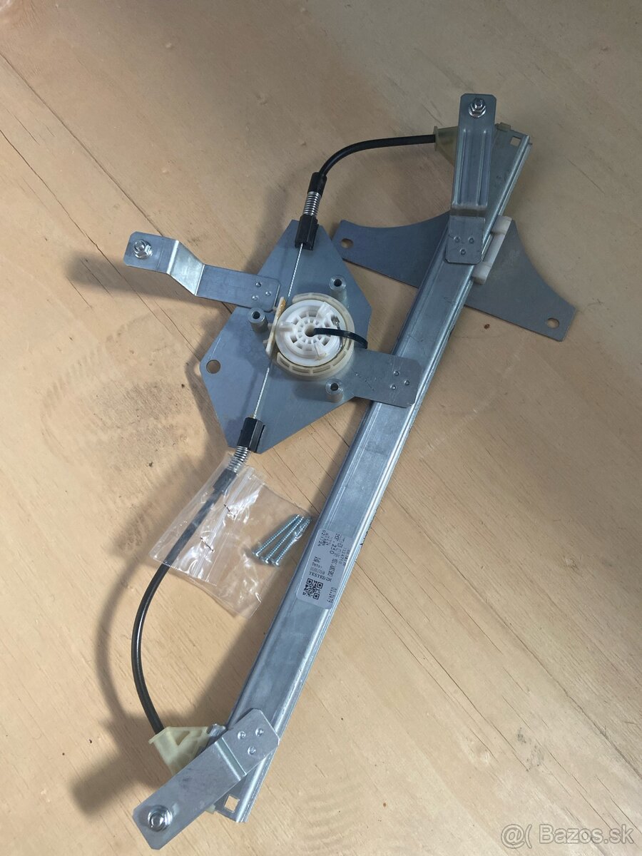 Sťahovací mechanizmus bez motora